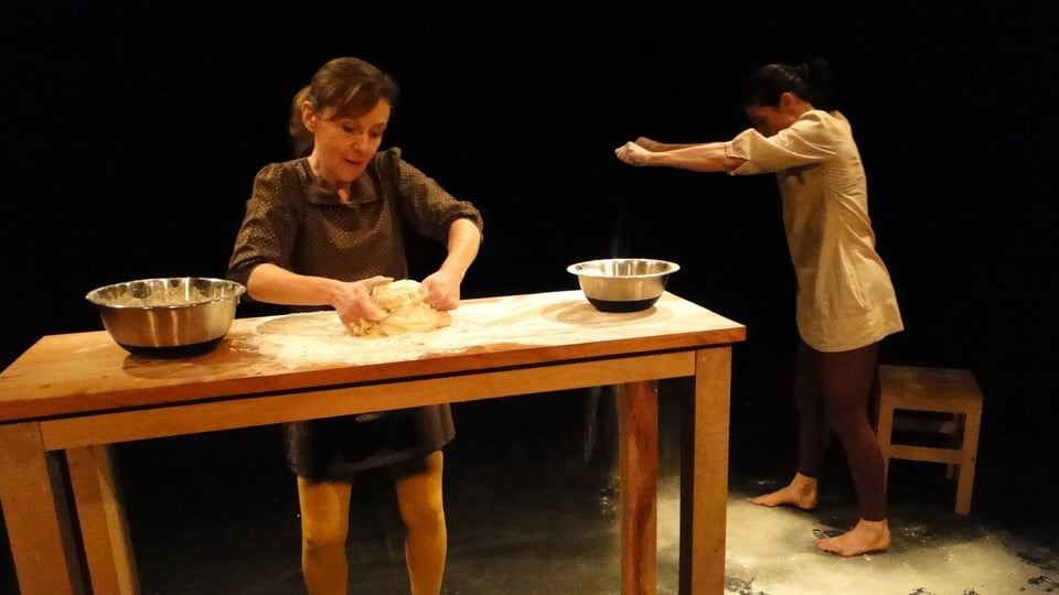 lamainalapate3 la Compagnie des gens d’ici | spectacle | théâtre | rue | salle | déambulation | lecture | poésie| Rhône-Alpes